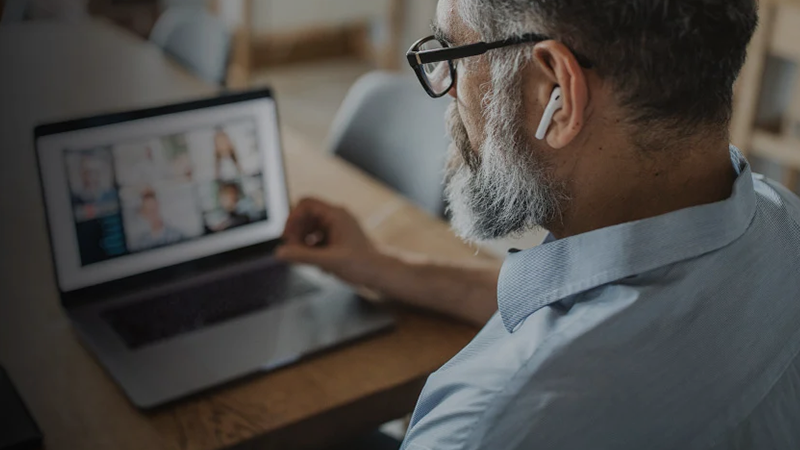 优化零售效率：利用敏捷的微型数据中心解决方案改造狭小空间